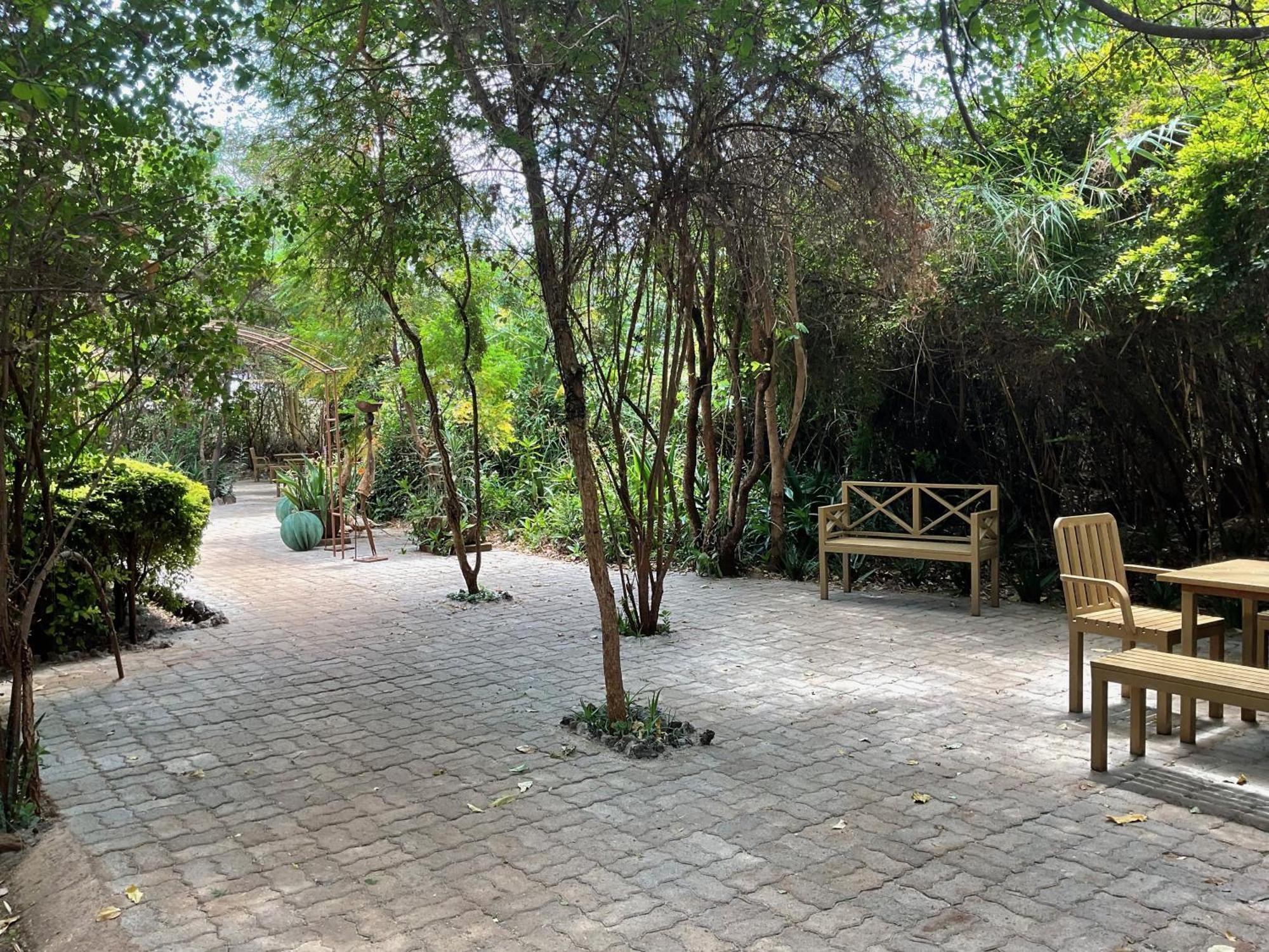 Ikweta Safari Camp Hotel Maua Luaran gambar