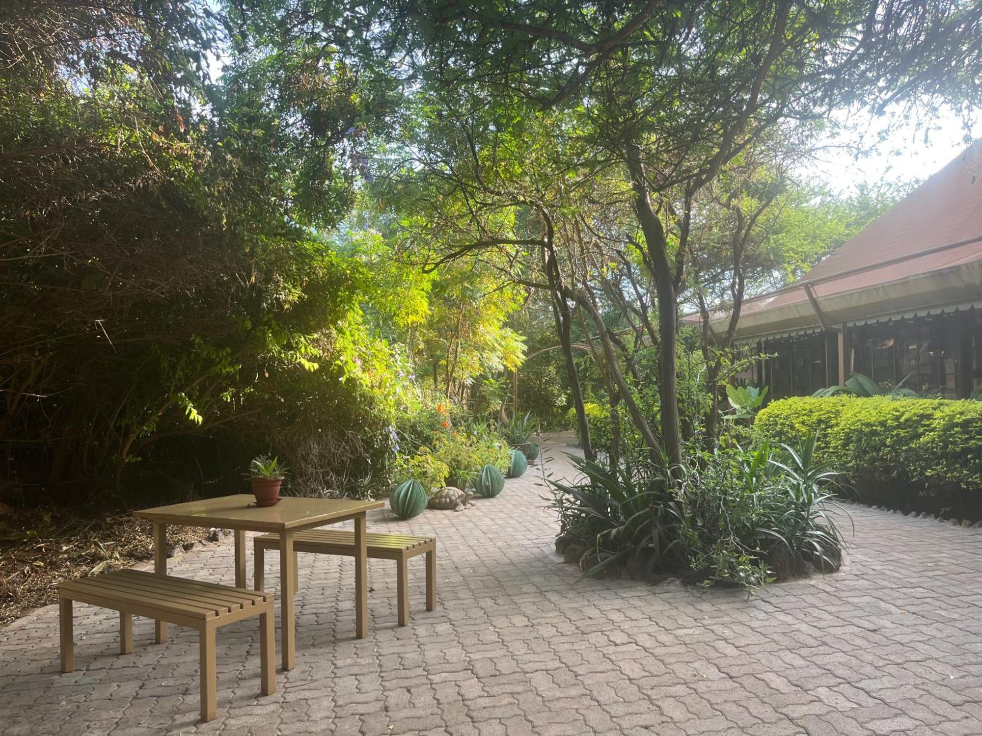 Ikweta Safari Camp Hotel Maua Luaran gambar