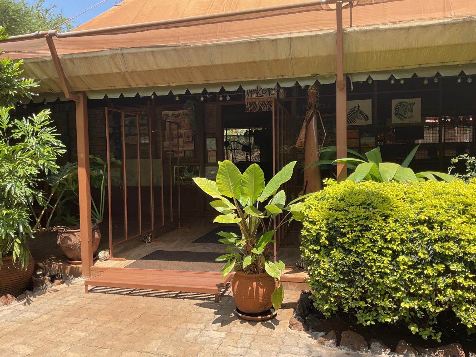 Ikweta Safari Camp Hotel Maua Luaran gambar