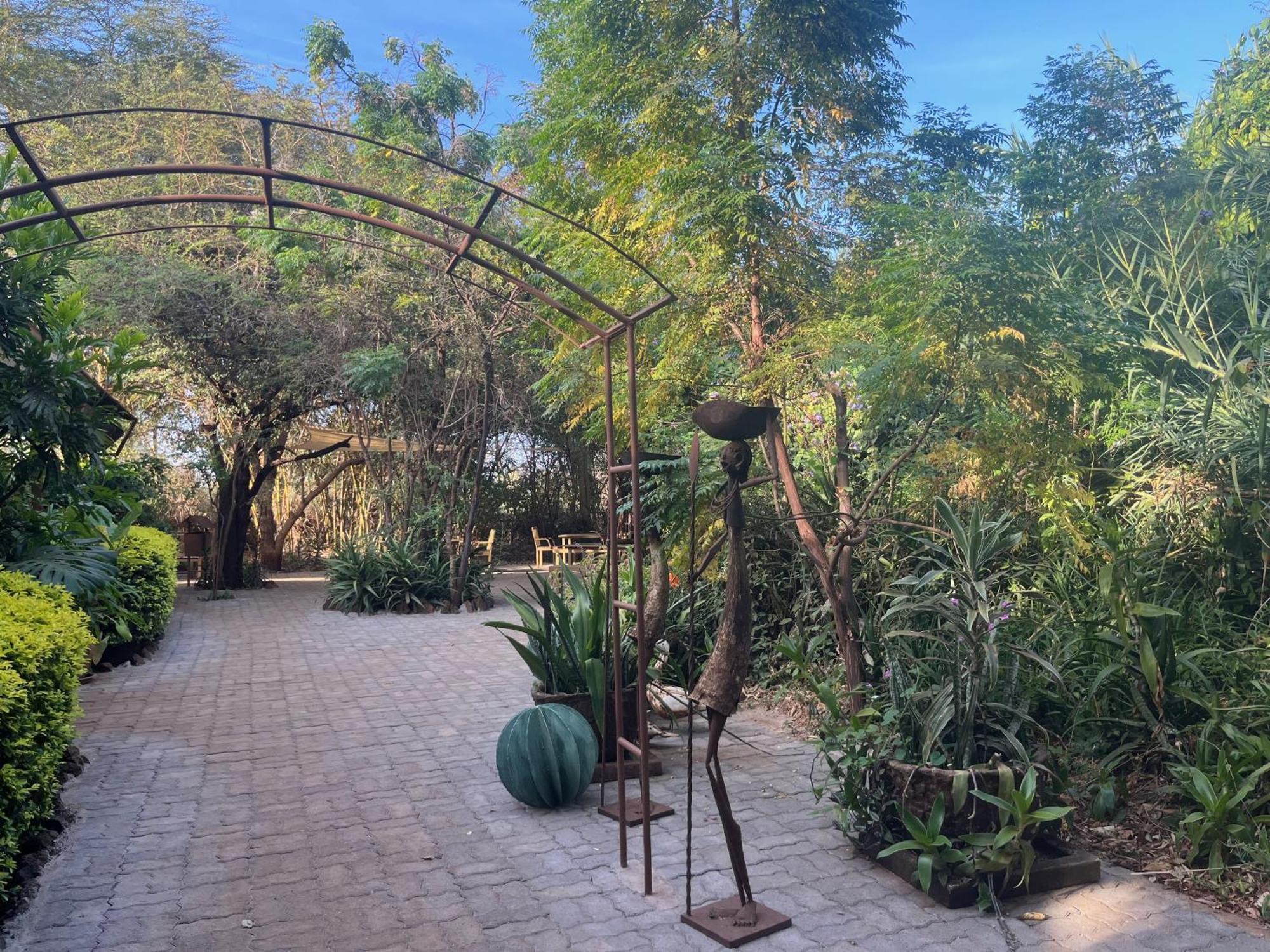 Ikweta Safari Camp Hotel Maua Luaran gambar