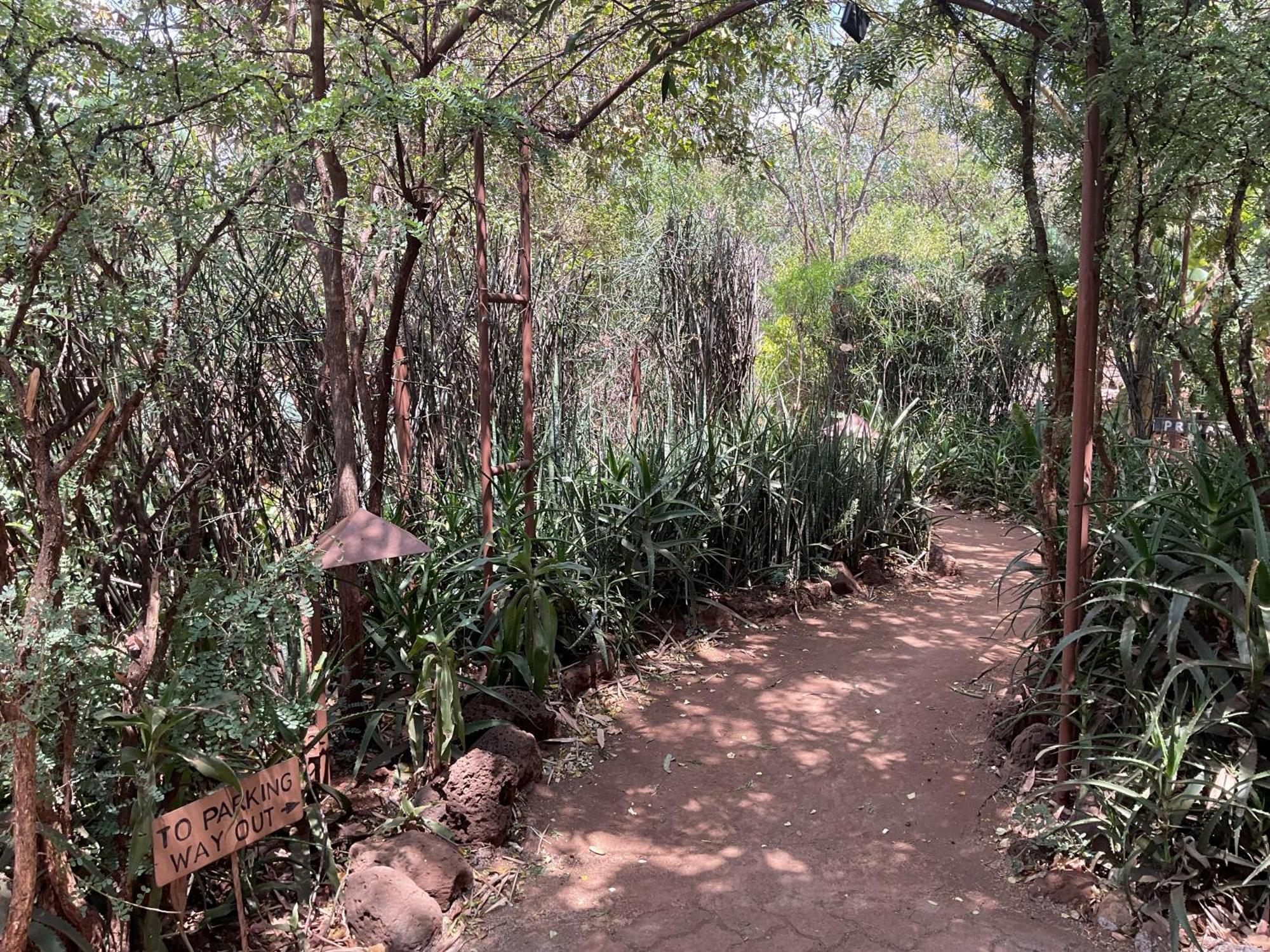 Ikweta Safari Camp Hotel Maua Luaran gambar