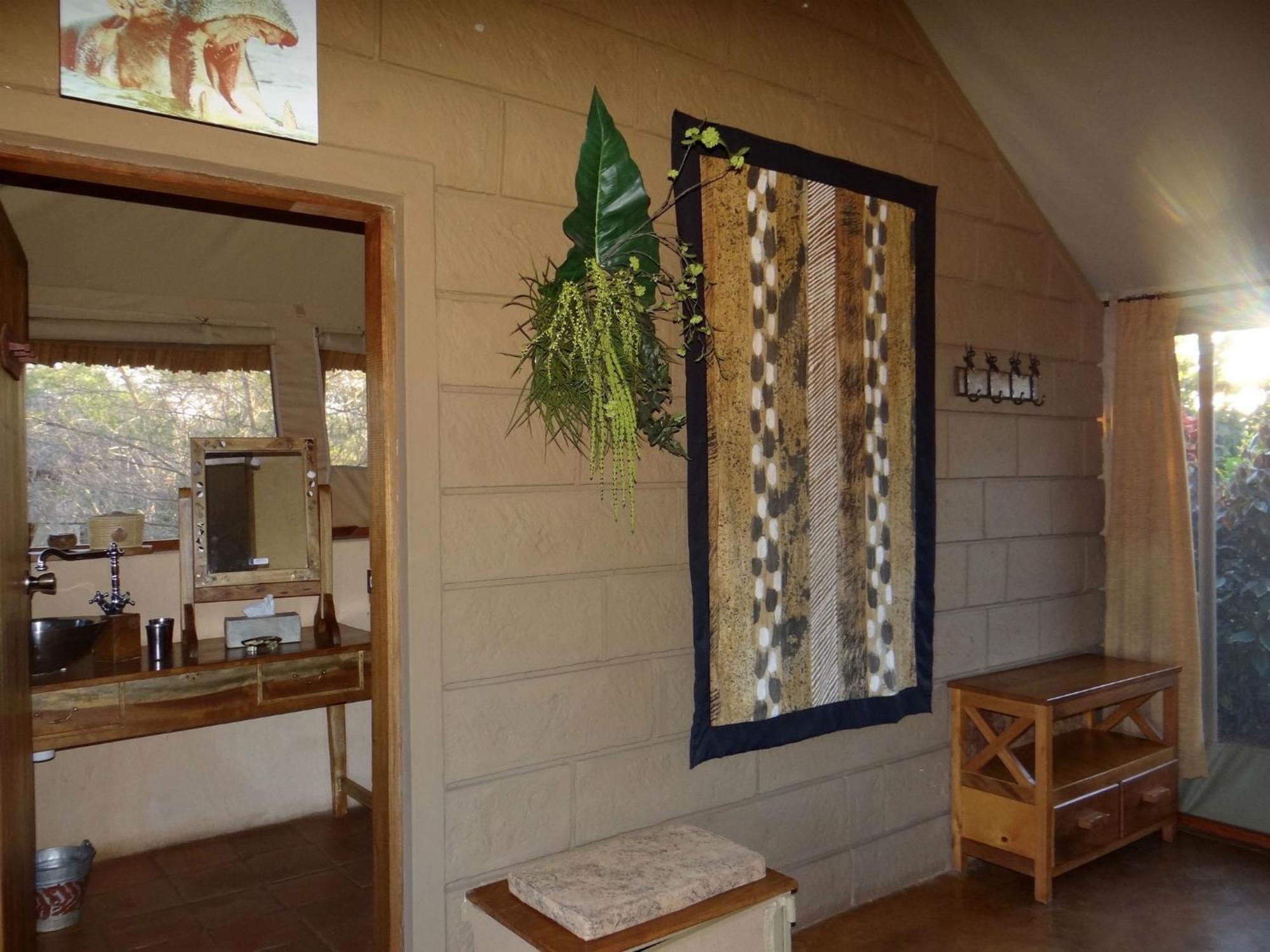 Ikweta Safari Camp Hotel Maua Bilik gambar