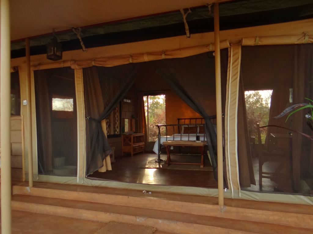 Ikweta Safari Camp Hotel Maua Luaran gambar
